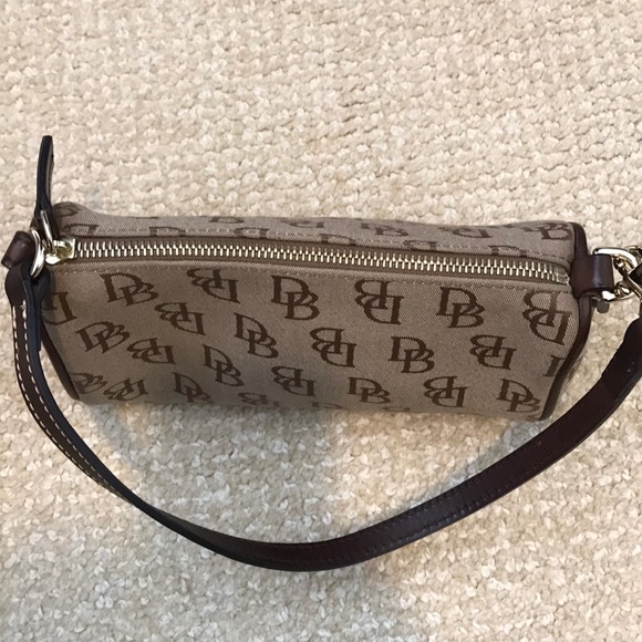 Dooney and Bourke clutch bag - Picture 3 of 3